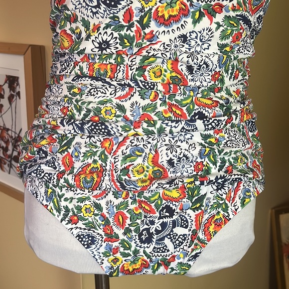 TOMMY BAHAMA Size 10 Floral Print 1-Pc
Halter Neck Swimsuit Ruching $168 NEW - Picture 11 of 16